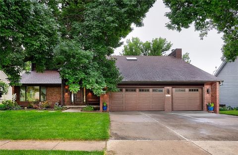 Single Family Residence in West Des Moines IA 5712 Aspen Drive.jpg