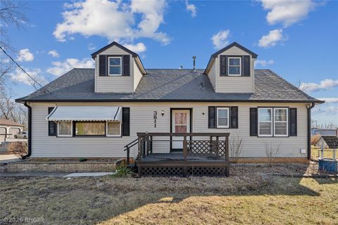 Homes For Sale - 3811 E 29th Street<br/> Des Moines, IA 50317