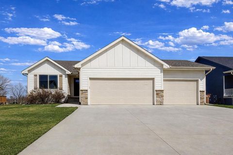 Homes For Sale - 605 E Vista Lake Avenue<br/> Polk City, IA 50226