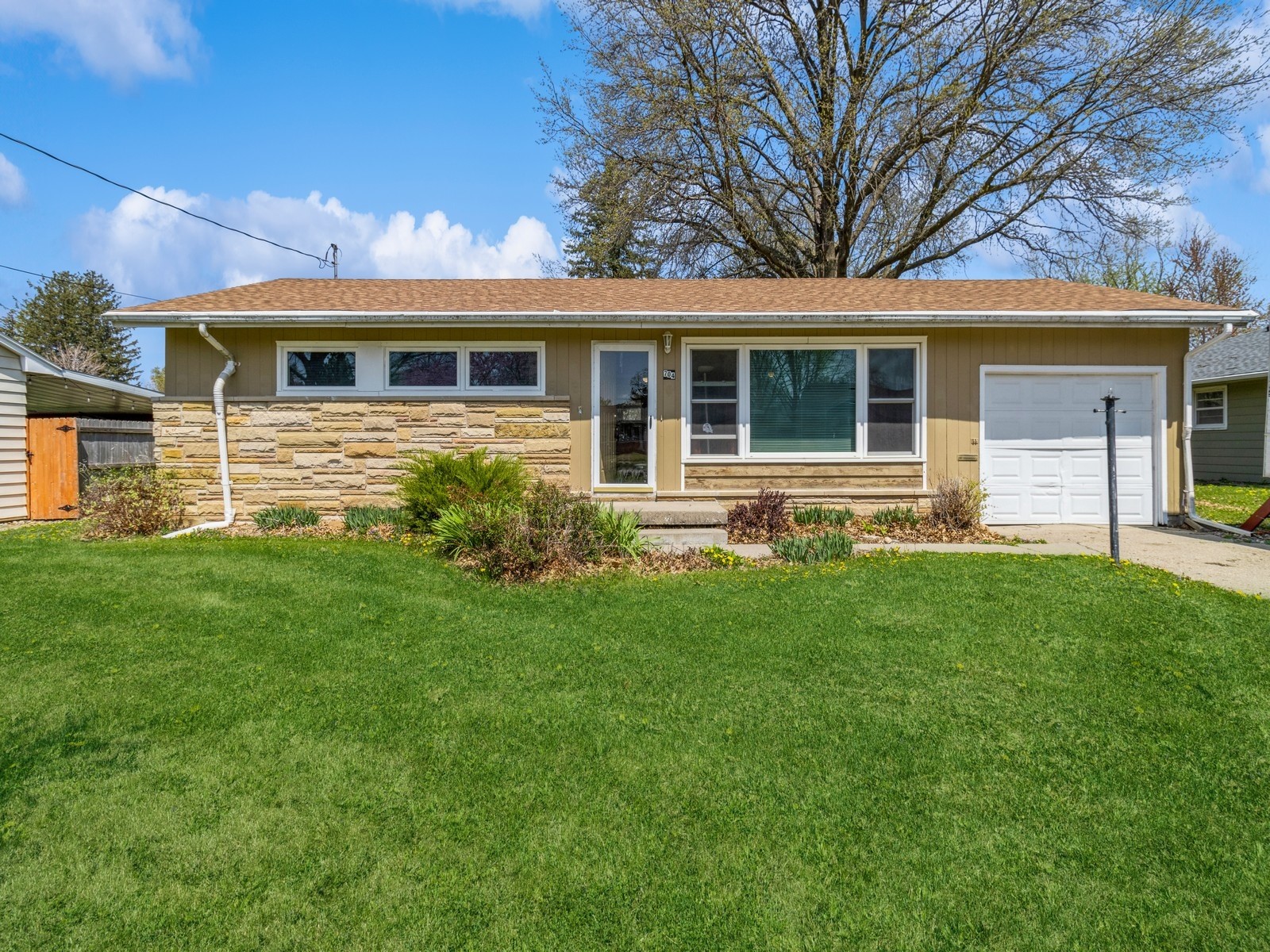 704 S 13th Avenue, Newton, Iowa image 2