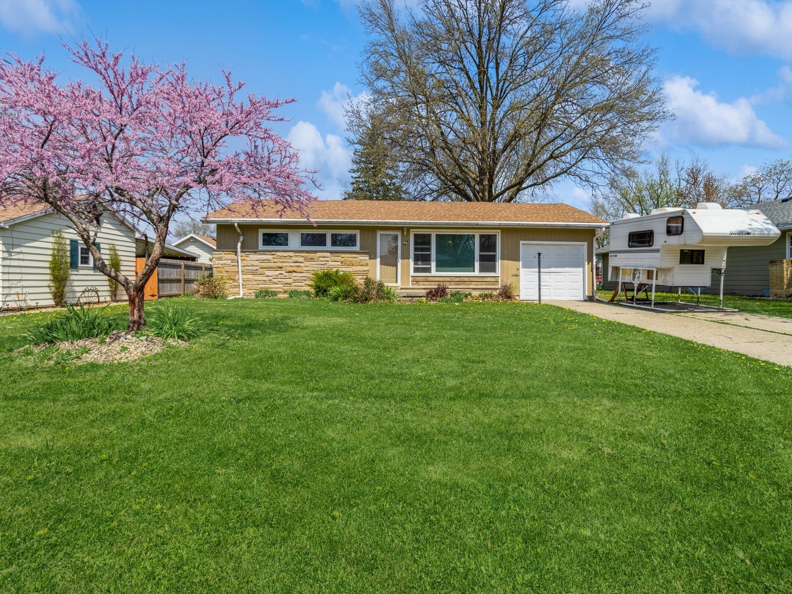 704 S 13th Avenue, Newton, Iowa image 1