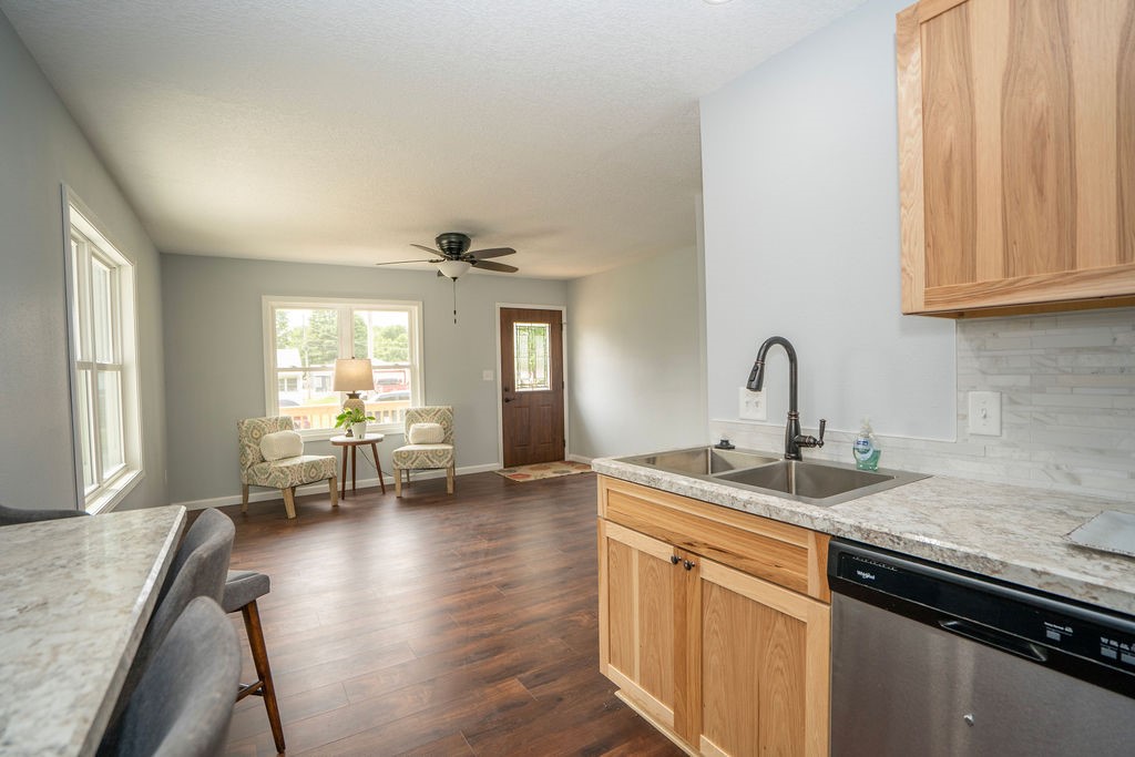 400 E 22nd Street, Newton, Iowa image 11