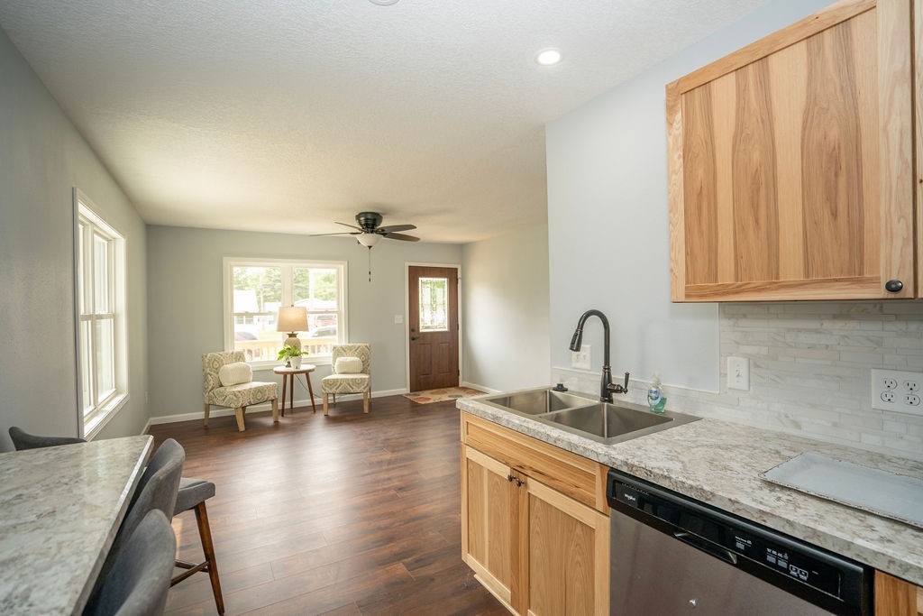 400 E 22nd Street, Newton, Iowa image 8
