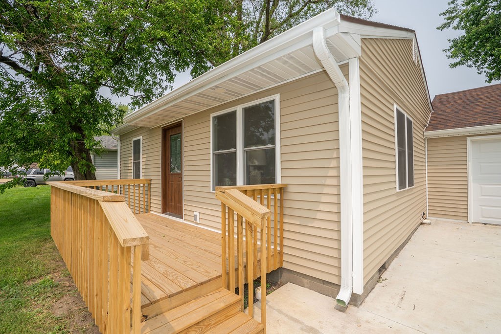 400 E 22nd Street, Newton, Iowa image 4