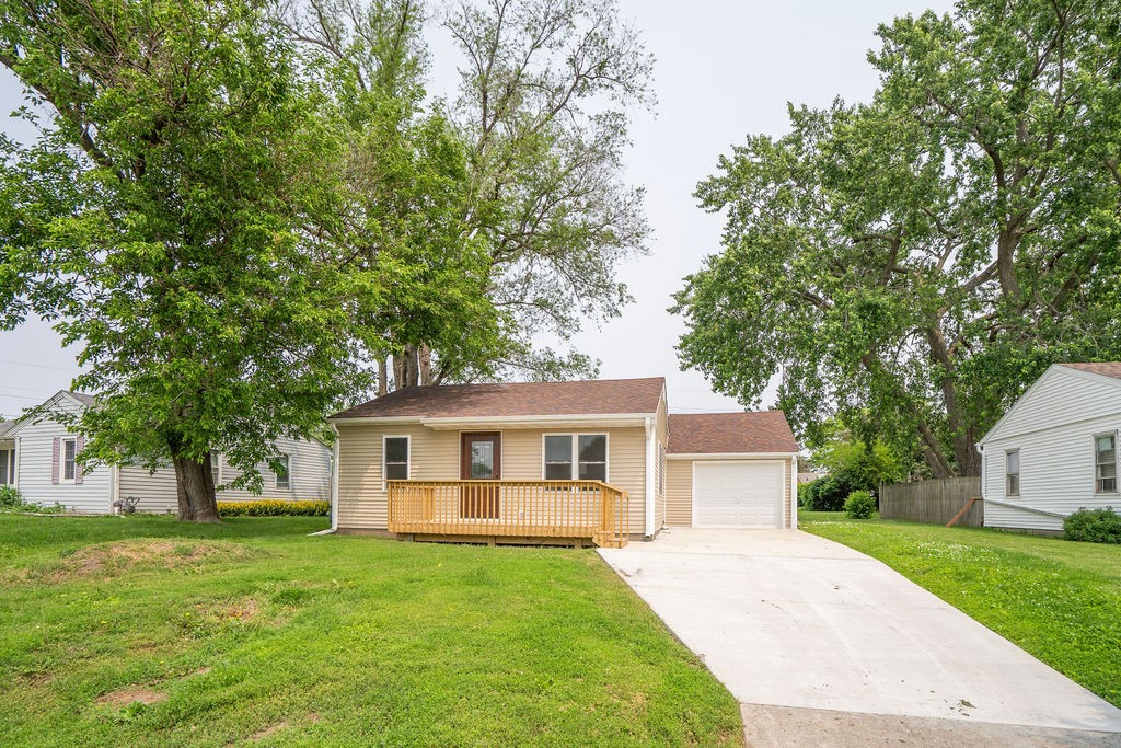 400 E 22nd Street, Newton, Iowa image 3