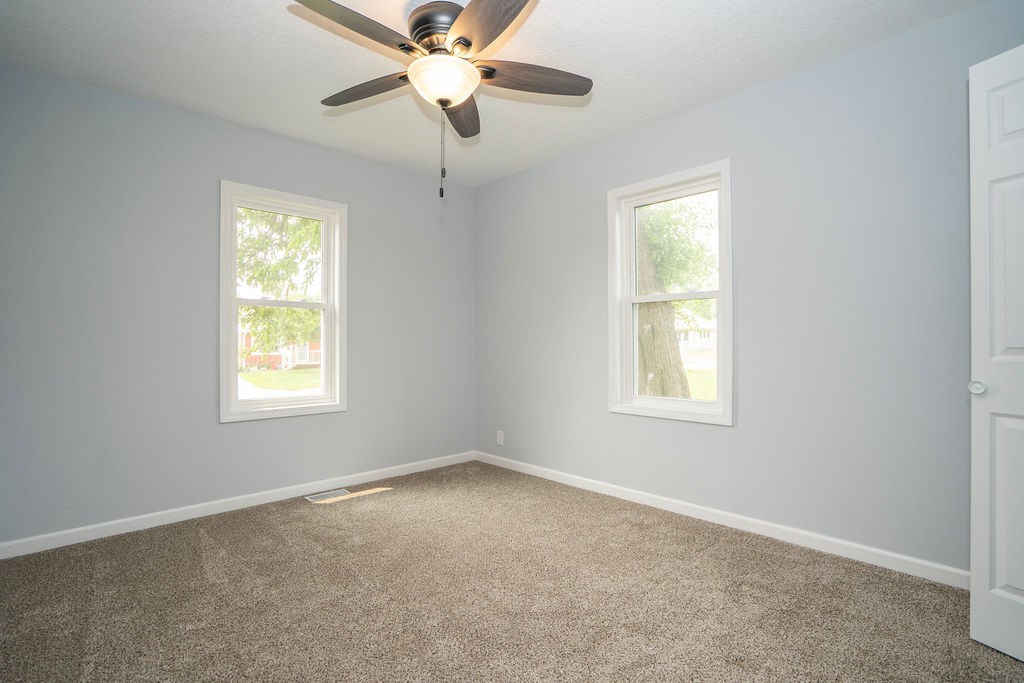 400 E 22nd Street, Newton, Iowa image 25
