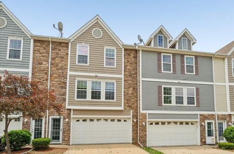 Condo For Sale - 356 NE Sandalwood<br/> Waukee, IA 50263