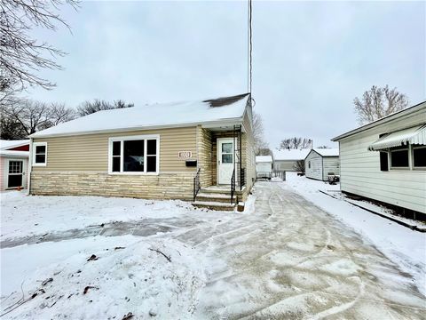 Homes For Sale - 2832 Lyon Street<br/> Des Moines, IA 50317