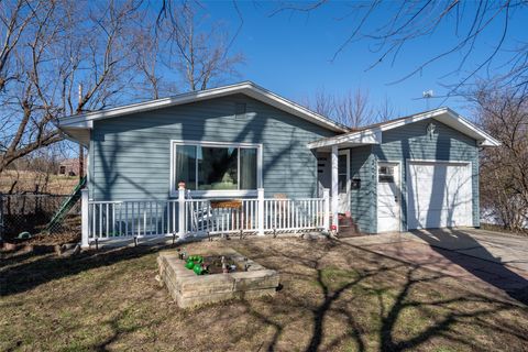 Homes For Sale - 208 N 22nd Street<br/> Marshalltown, IA 50158