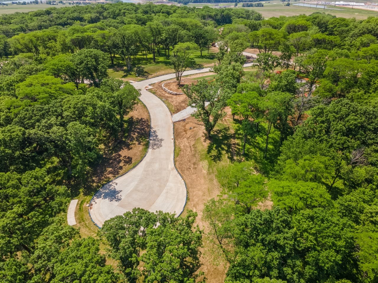 1529 S Stonewood Drive, West Des Moines, Iowa image 11