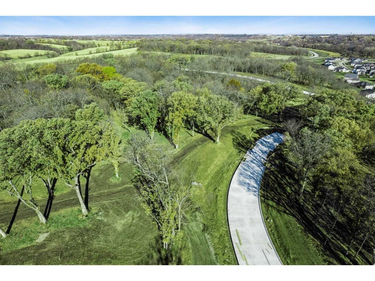 1529 S Stonewood Drive, West Des Moines, Iowa image 2