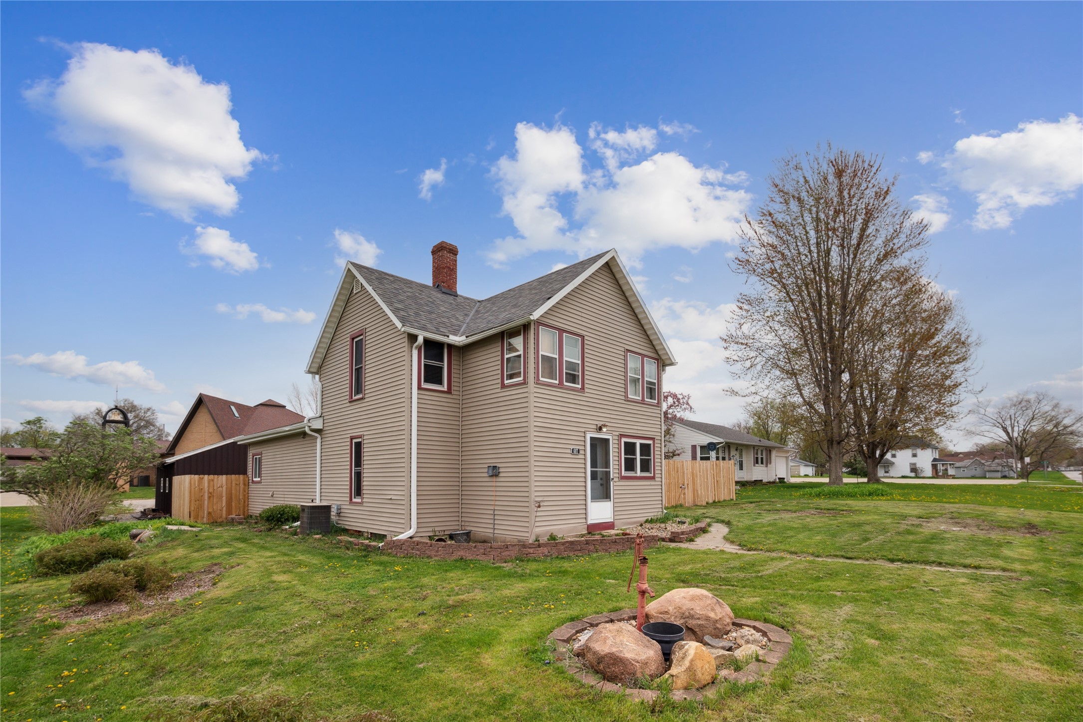 607 4th Street, State Center, Iowa image 2