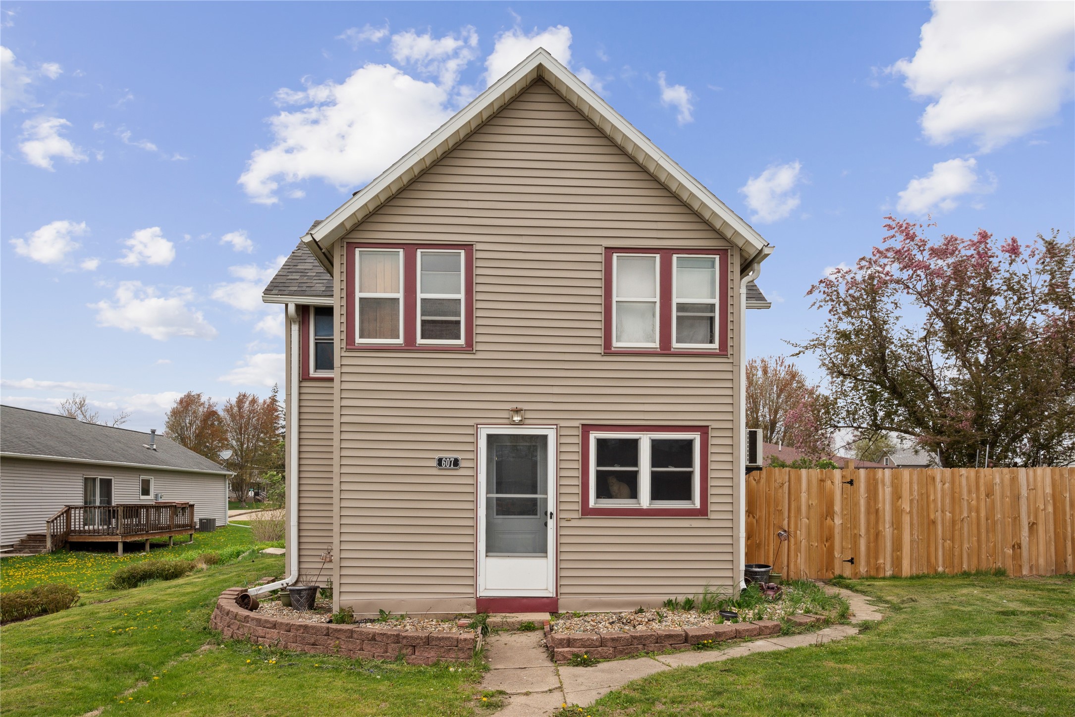 607 4th Street, State Center, Iowa image 1