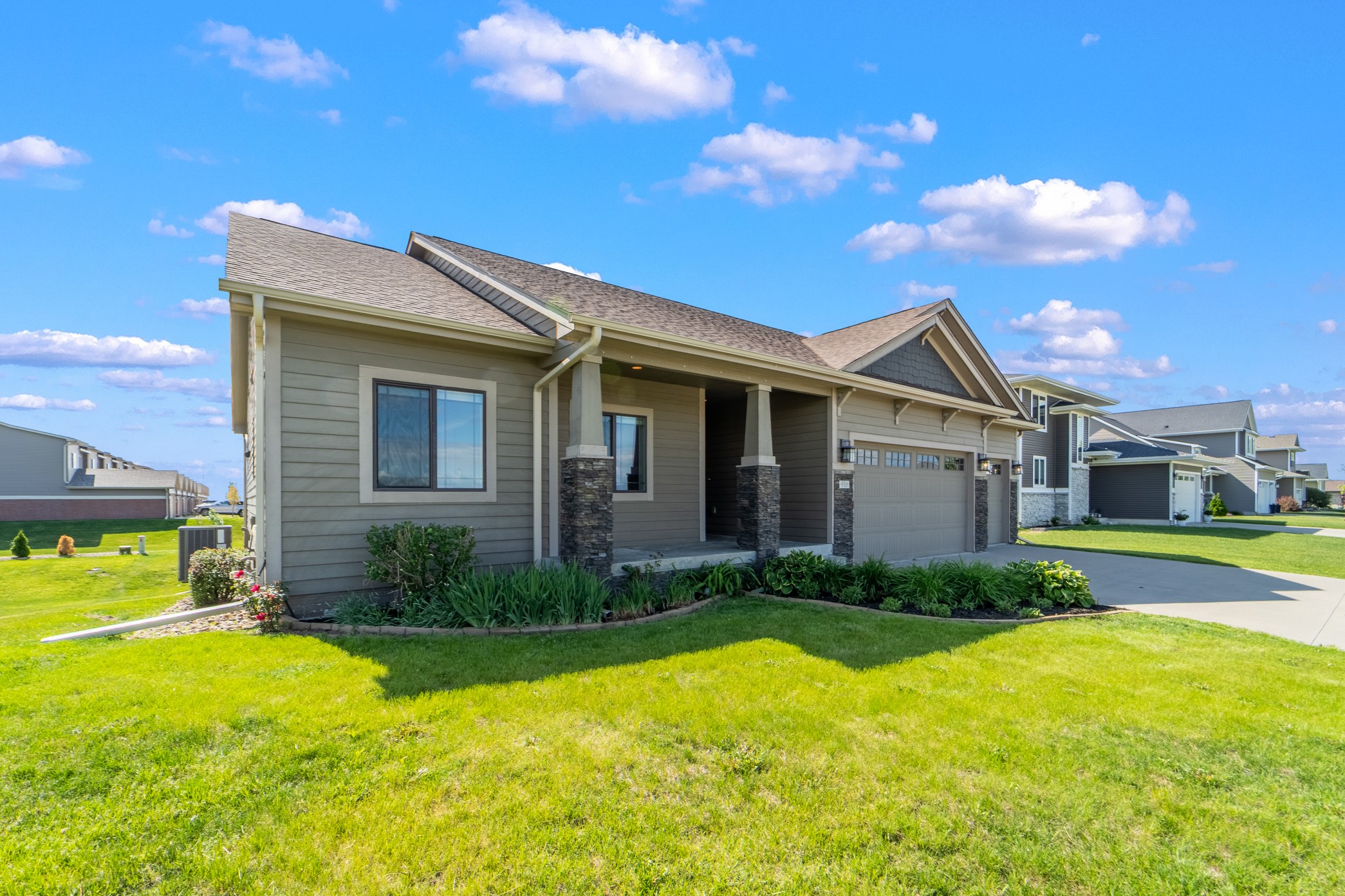 916 NE Silkwood Street, Grimes, Iowa image 2