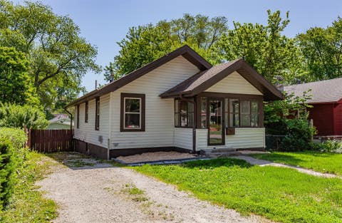 Homes For Sale - 3301 Columbia Street<br/> Des Moines, IA 50313