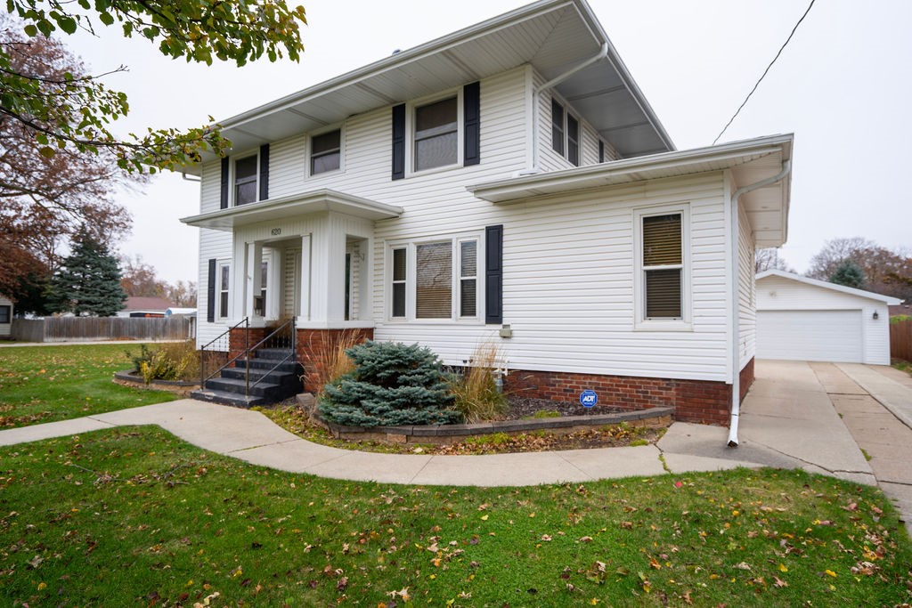 620 E 5th Street, Newton, Iowa image 3