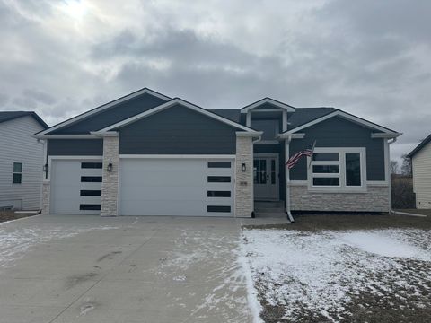 Homes For Sale - 1070 Harrington Way<br/> Waukee, IA 50263