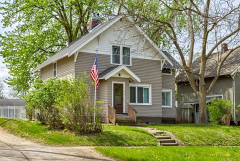 Homes For Sale - 614 Mamie Eisenhower Avenue<br/> Boone, IA 50036