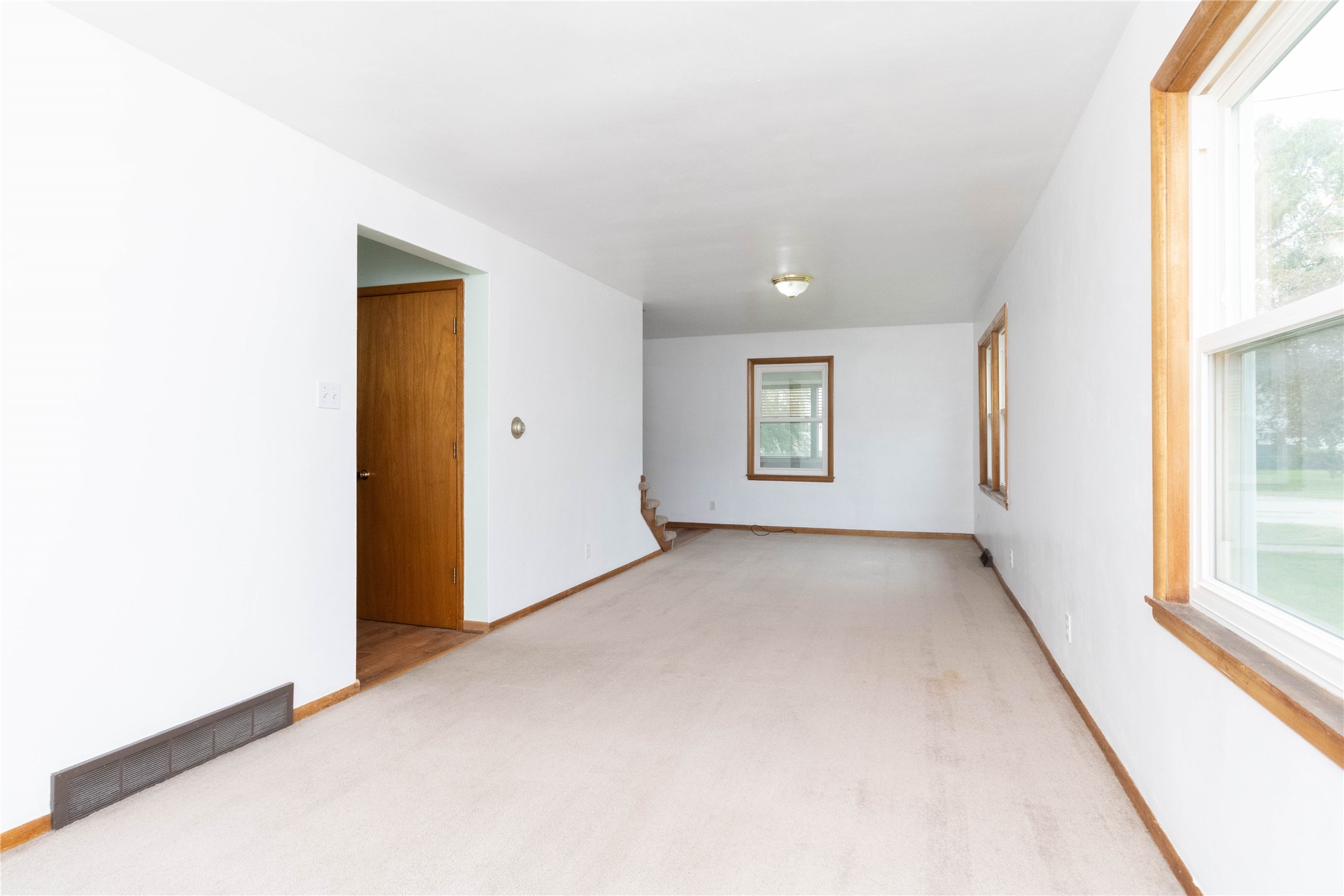 221 W Division Street, Colfax, Iowa image 3