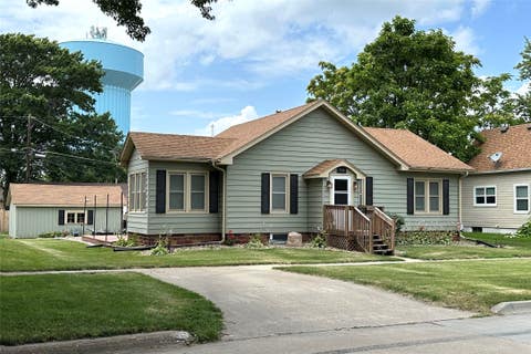 Homes For Sale - 514 N 1st Street<br/> Knoxville, IA 50138