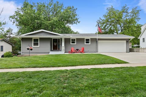 Homes For Sale - 507 N J Street<br/> Indianola, IA 50125