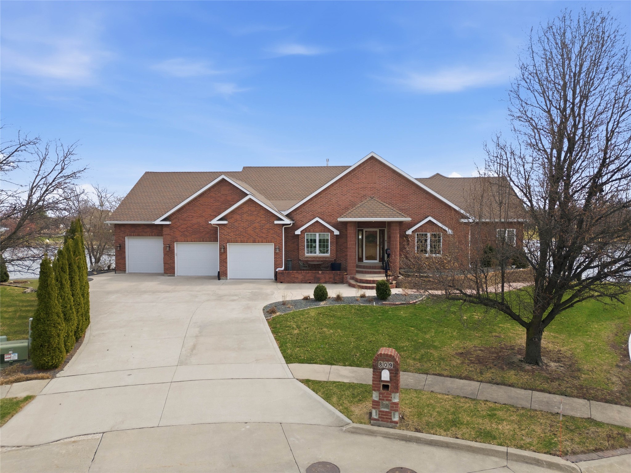 809 NE Vail Court