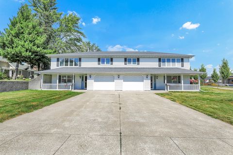 Multifamily For Sale - 708 & 710 Independence Street<br/> Marion County, Pella, IA 50219