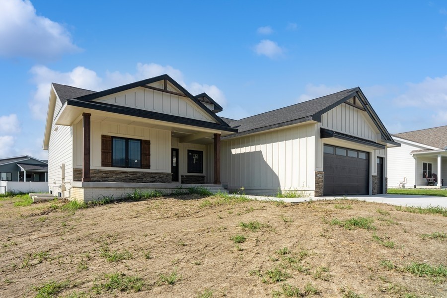 2209 Green Leaf Circle