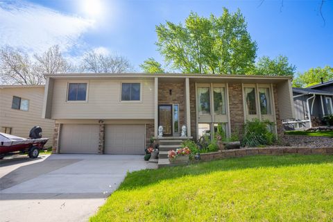 Homes For Sale - 4301 98th Street<br/> Urbandale, IA 50322