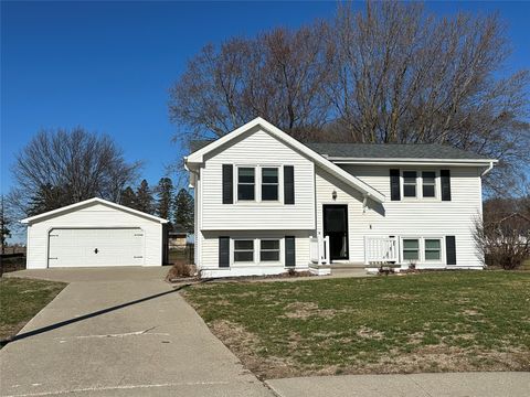 Homes For Sale - 1509 W South Street<br/> Madison County, Winterset, IA 50273
