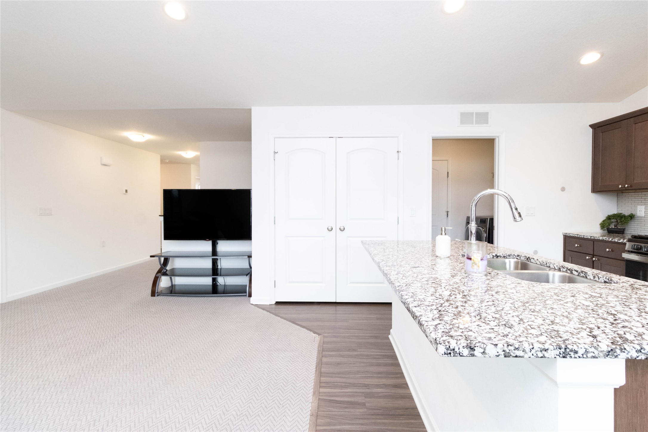 2357 Shadow Creek Circle, Des Moines, Iowa image 9