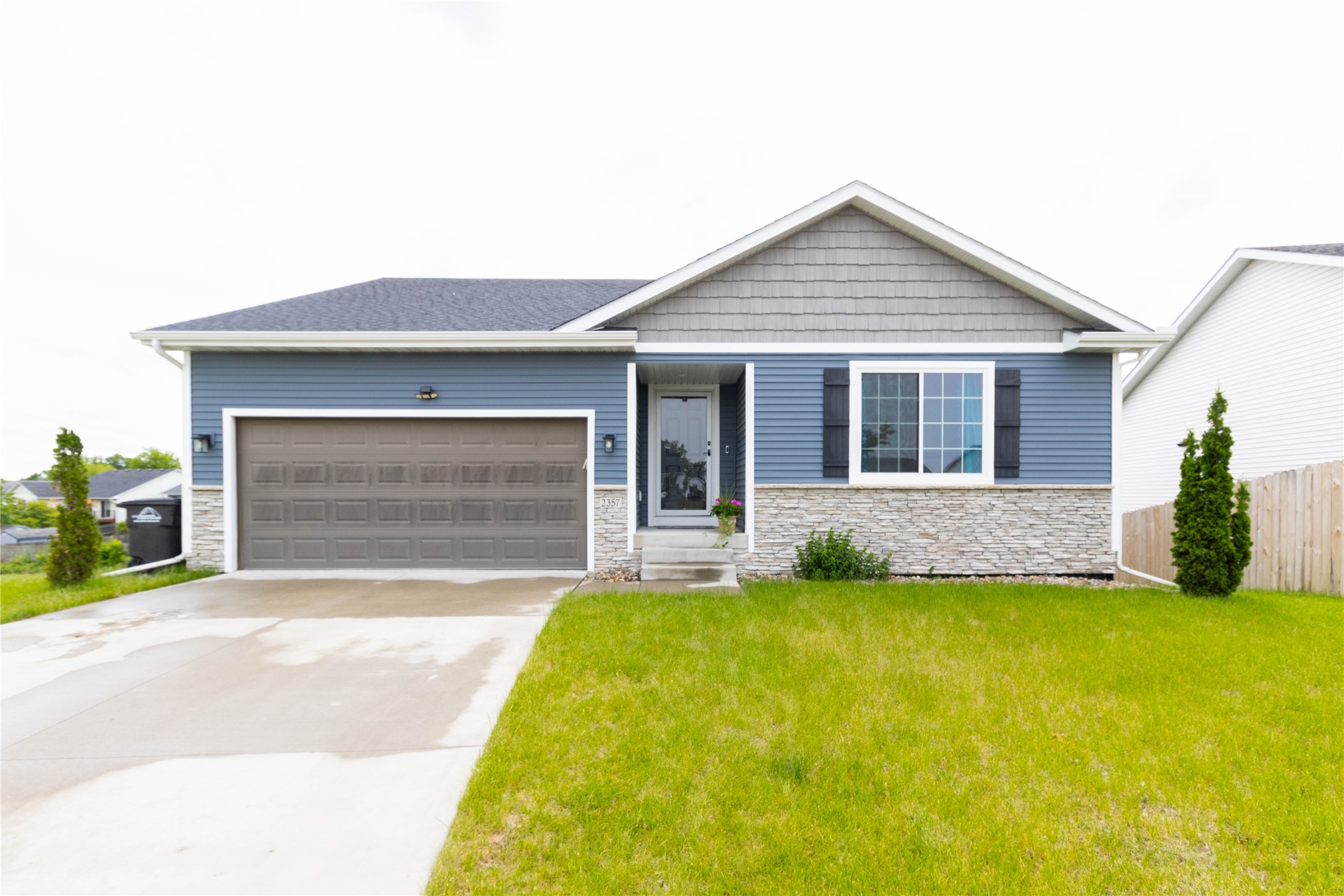 2357 Shadow Creek Circle, Des Moines, Iowa image 1
