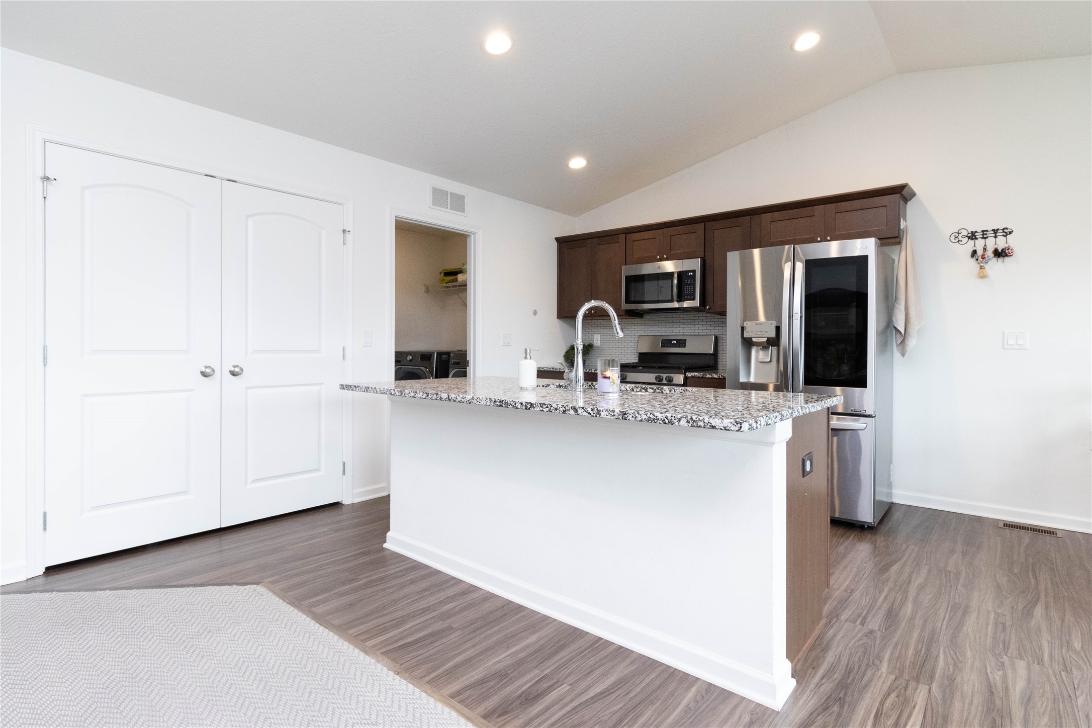 2357 Shadow Creek Circle, Des Moines, Iowa image 8