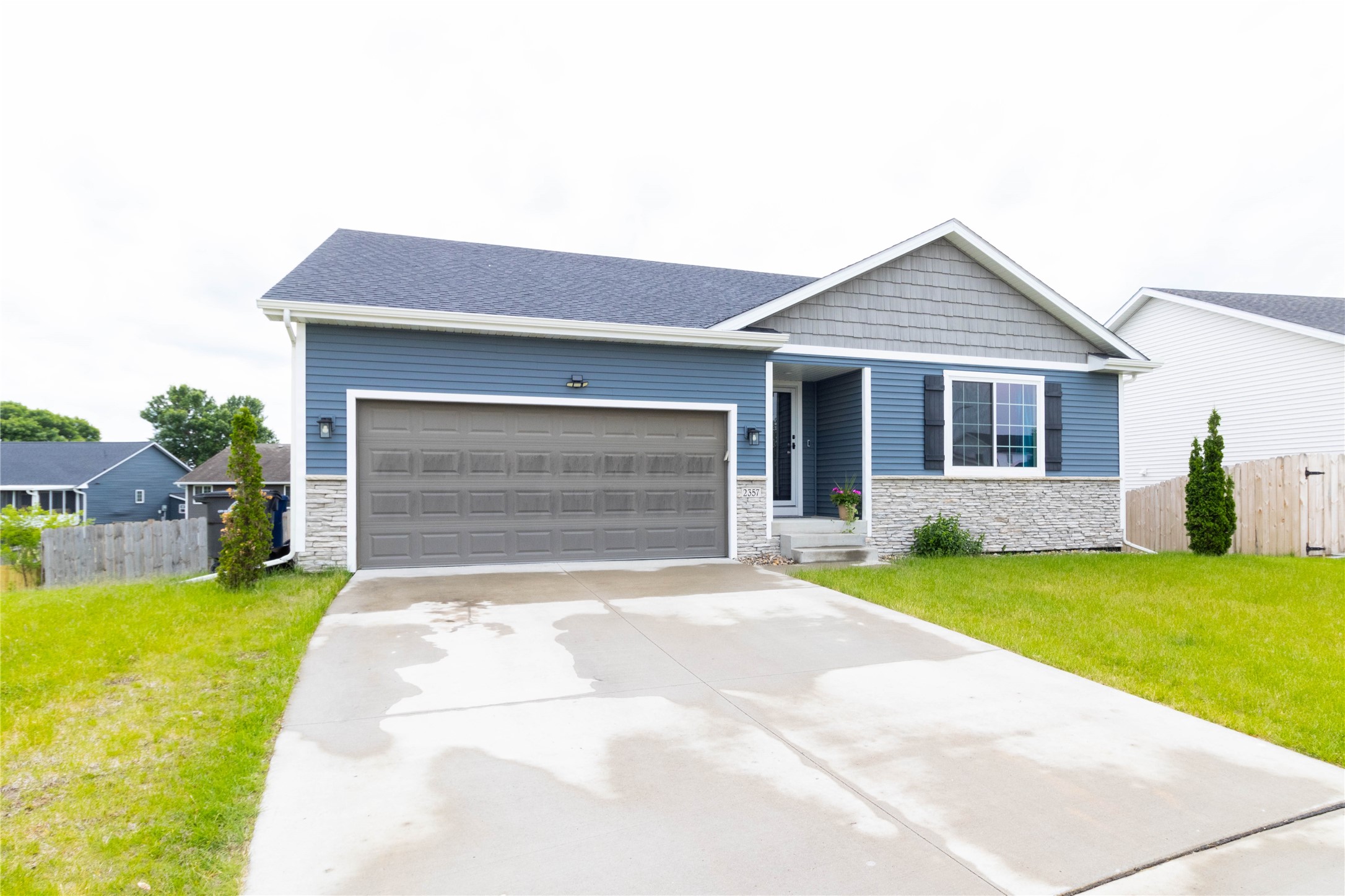 2357 Shadow Creek Circle, Des Moines, Iowa image 2
