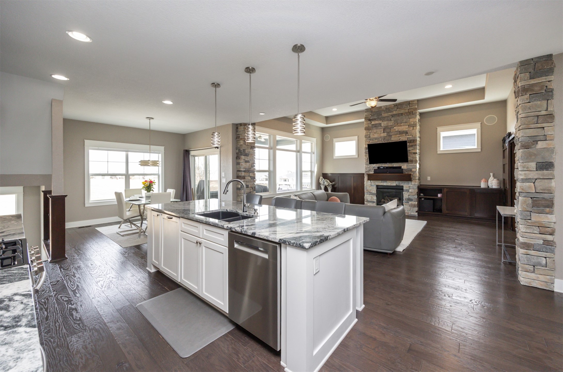 9625 Brightwater Drive, Johnston, Iowa image 4