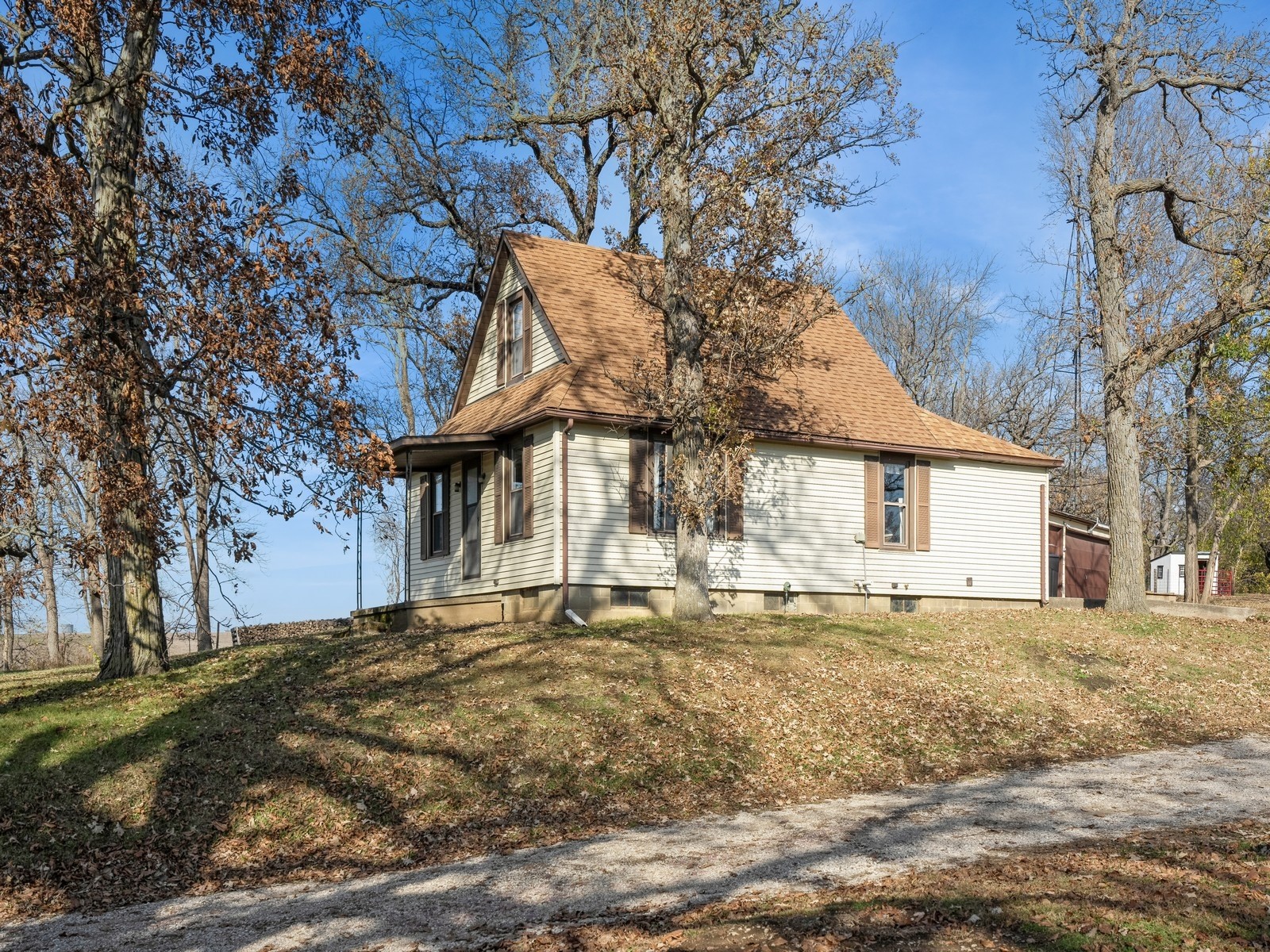 5662 E 5th Street, Newton, Iowa image 1