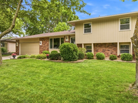 Homes For Sale - 1113 SE Cortina Drive<br/> Ankeny, IA 50021