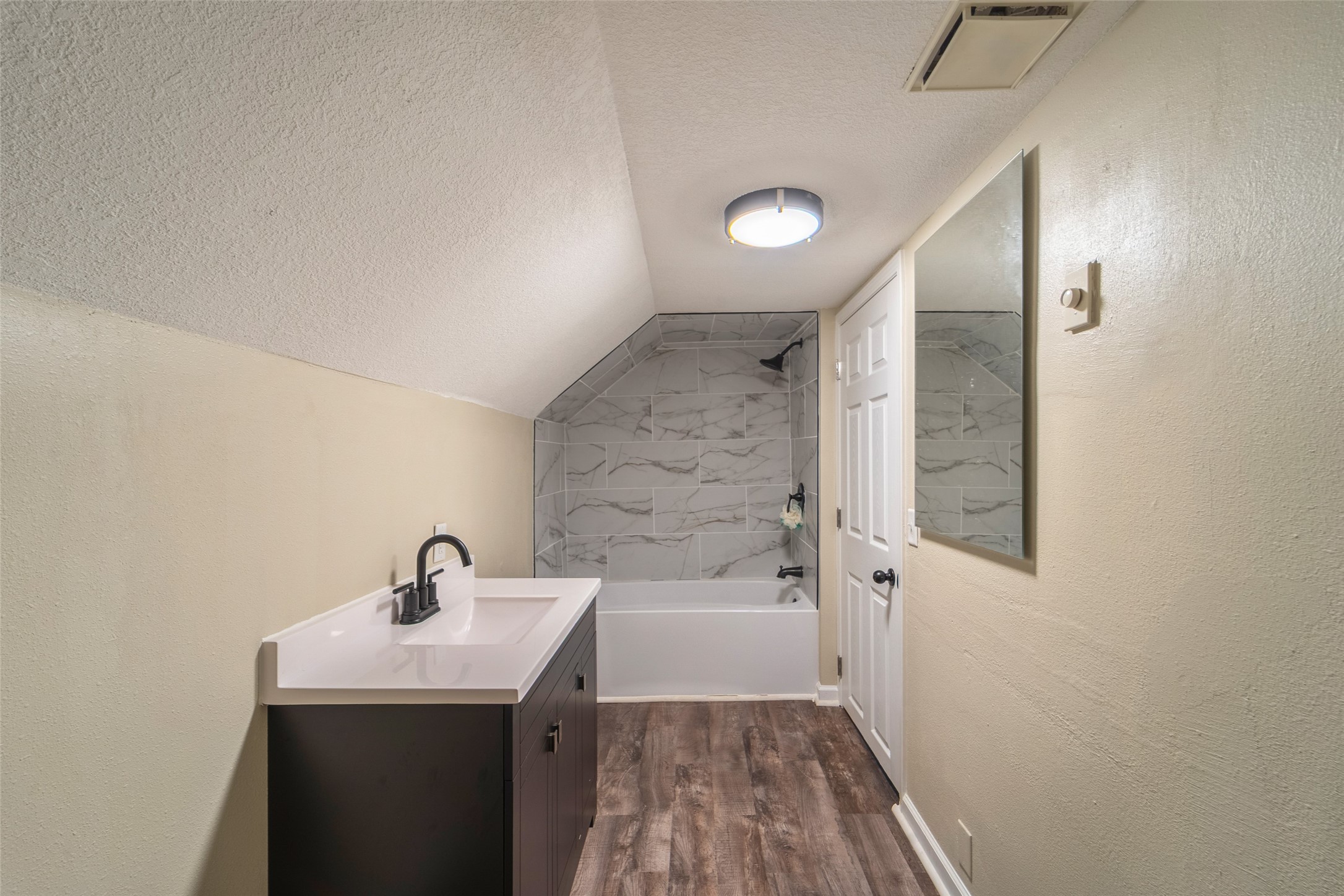 2336 E 13th Street, Des Moines, Iowa image 28