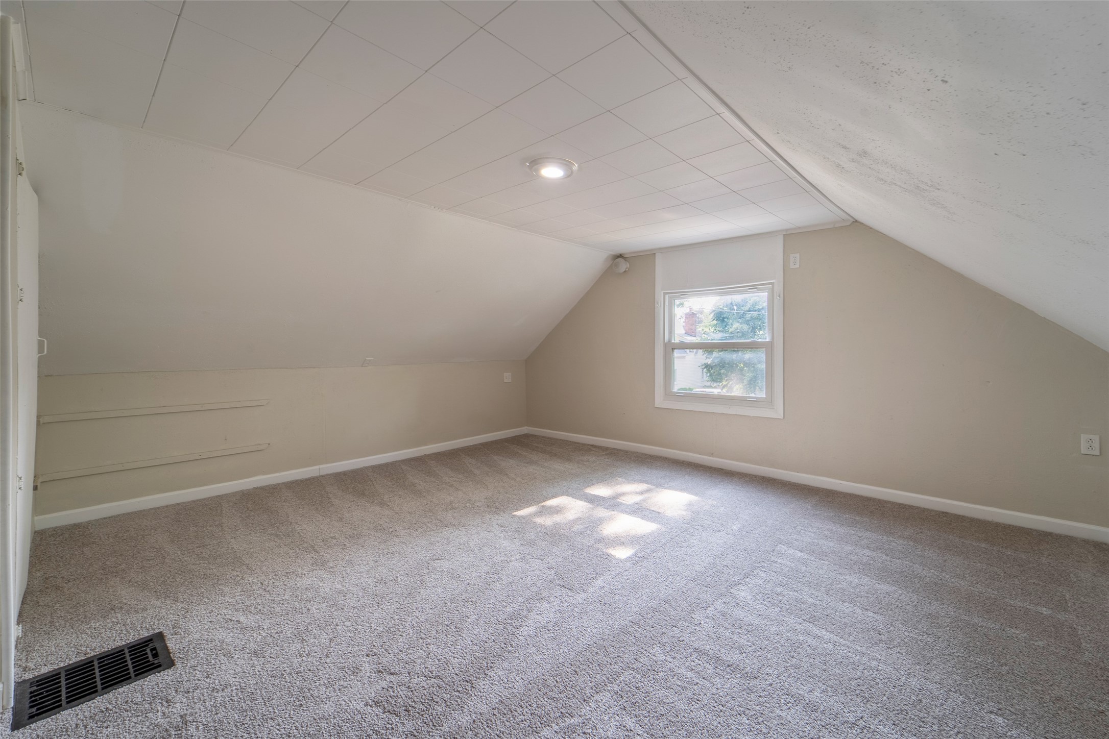 2336 E 13th Street, Des Moines, Iowa image 24