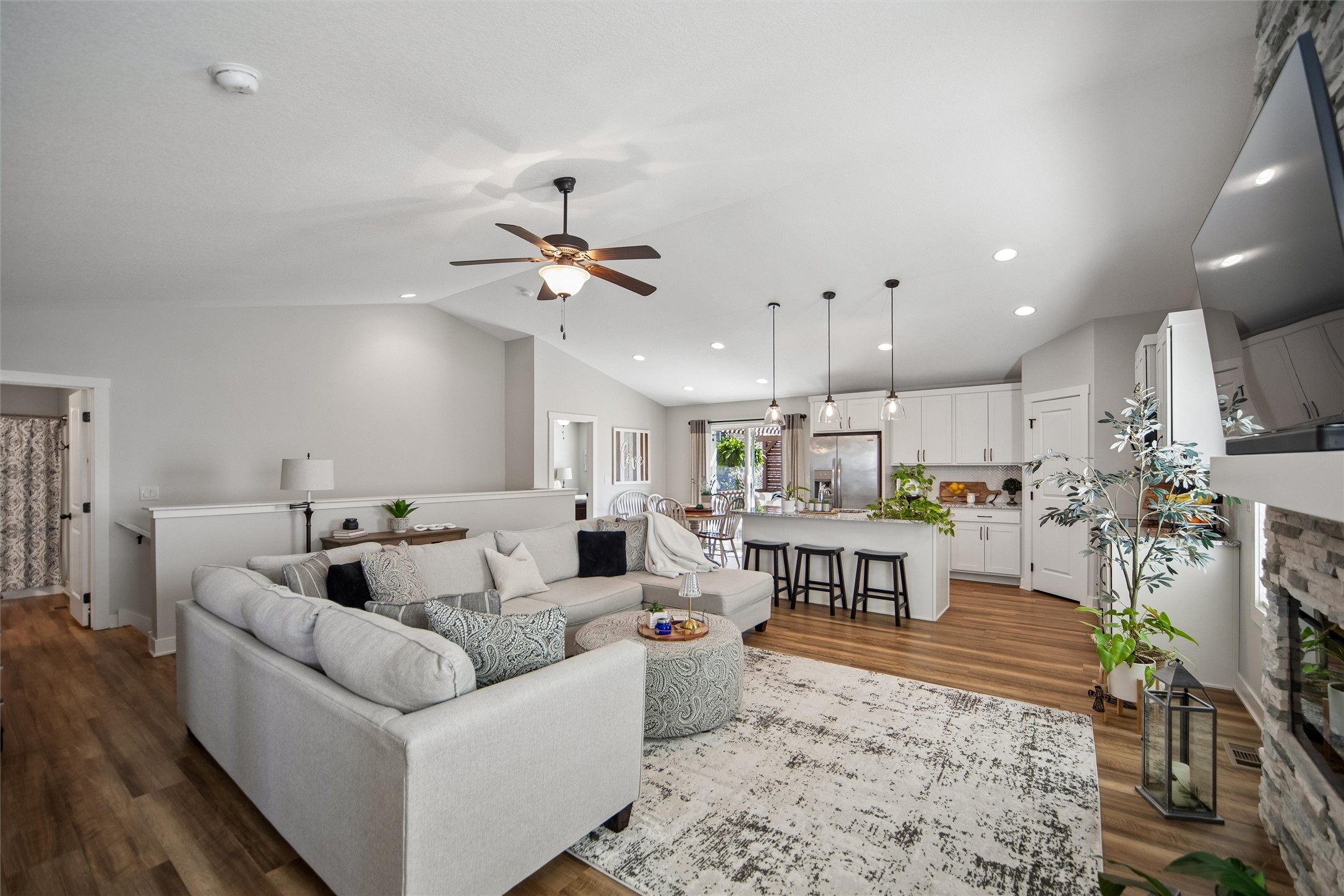 2001 NE Cypress Circle