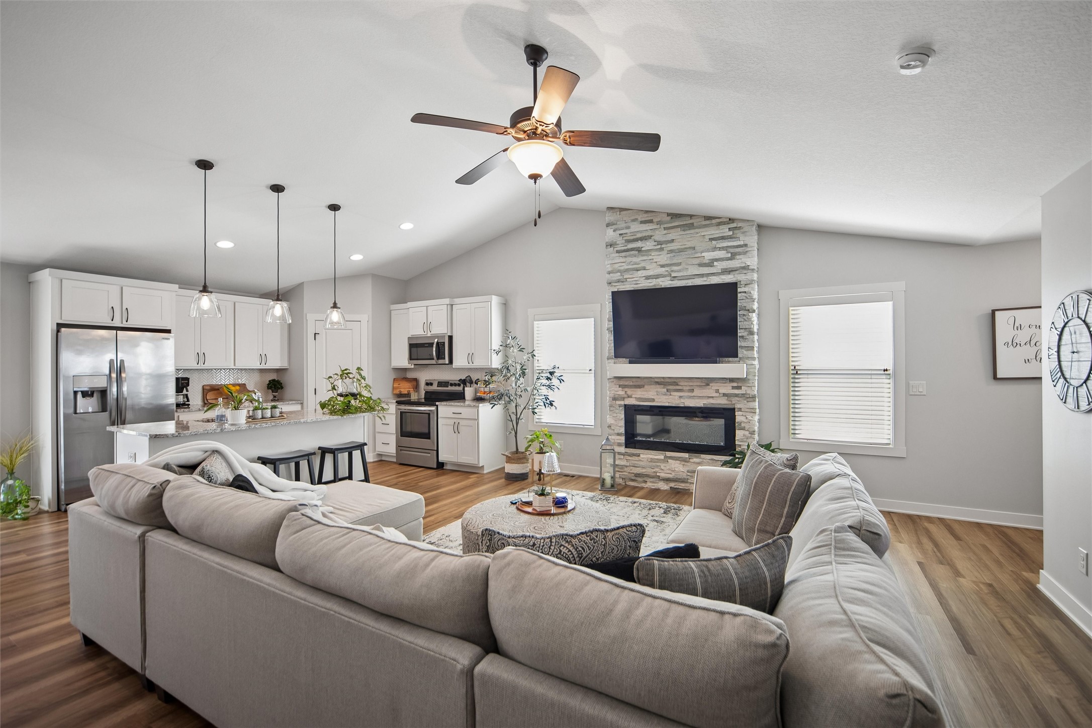 2001 NE Cypress Circle