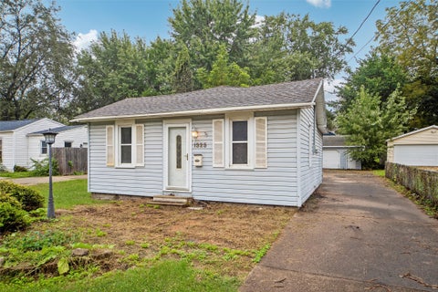 Homes For Sale - 1325 Geil Avenue<br/> Des Moines, IA 50315
