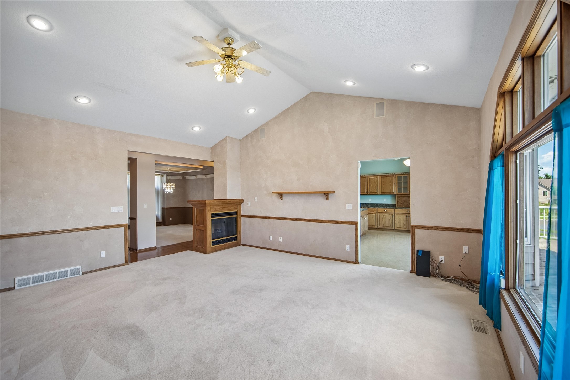 810 NE Vail Court