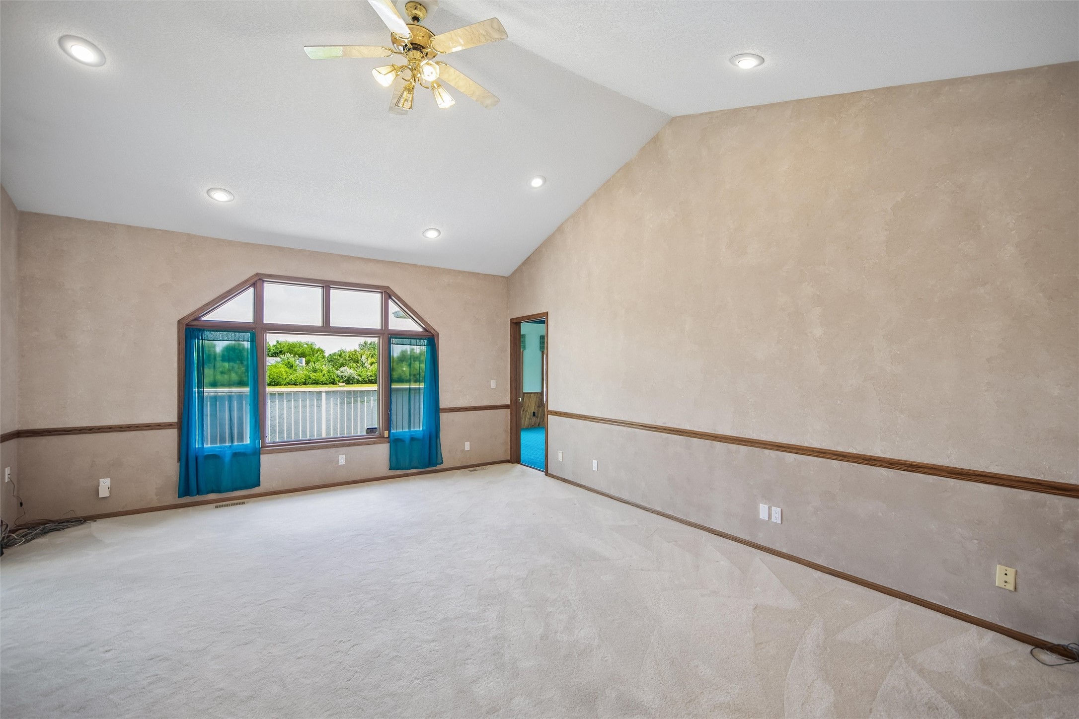 810 NE Vail Court