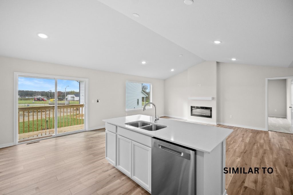 4404 Honey Bee Ridge, Des Moines, Iowa image 16
