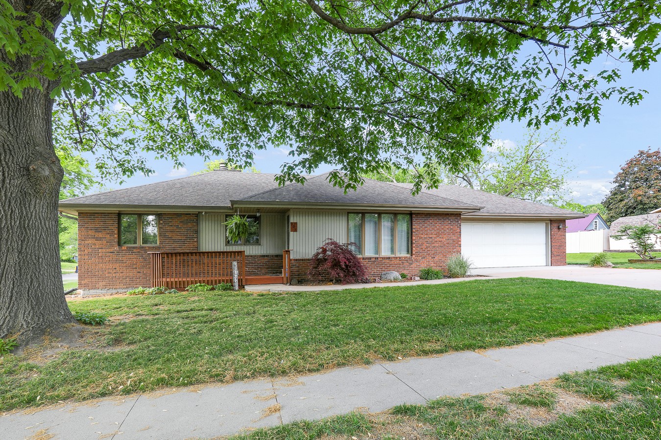902 Jefferson Street, Pella, Iowa image 1
