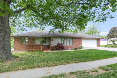902 Jefferson Street Pella IA 50219