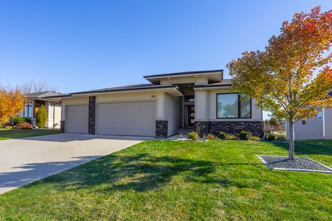 861 82nd Court West Des Moines IA 50266