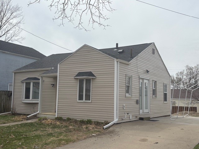 537 W 9th Street, Newton, Iowa image 1