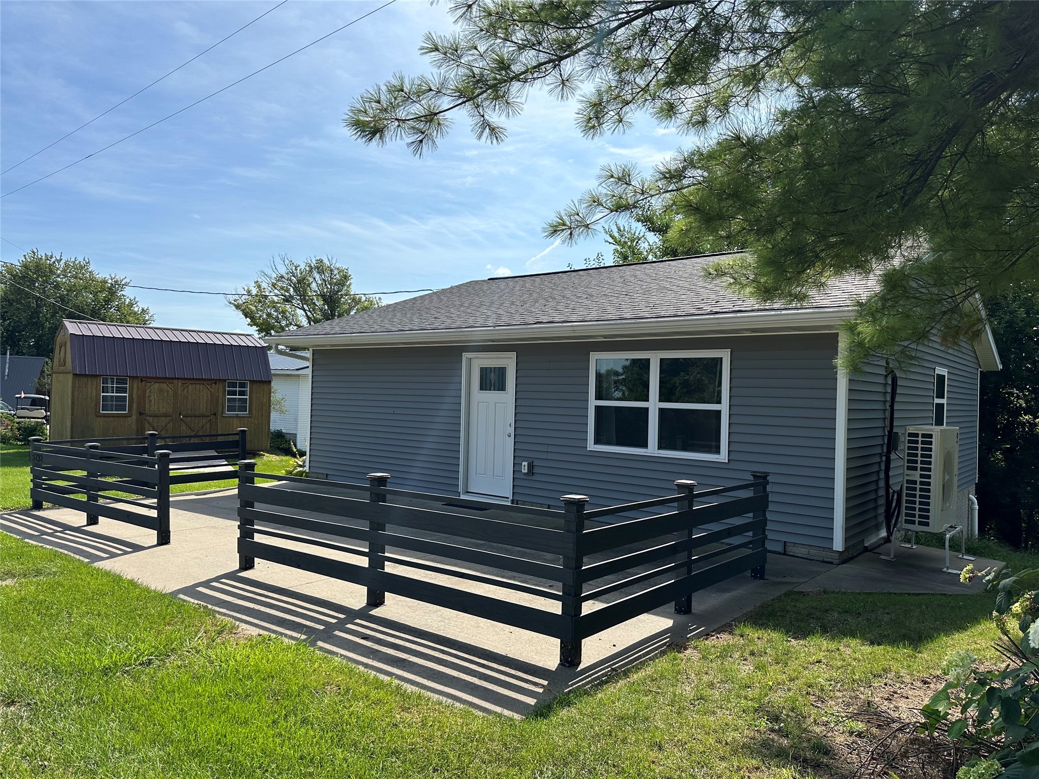 5232 Skyline Drive, Brooklyn, Iowa image 1